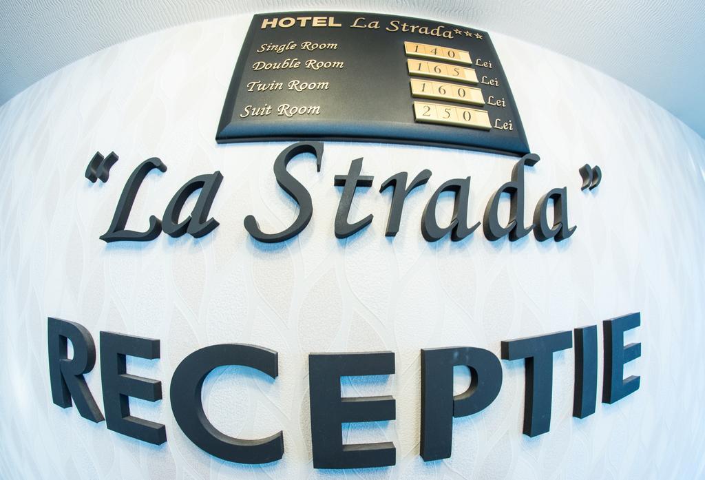 Hotel La Strada Ploiesti Exterior photo